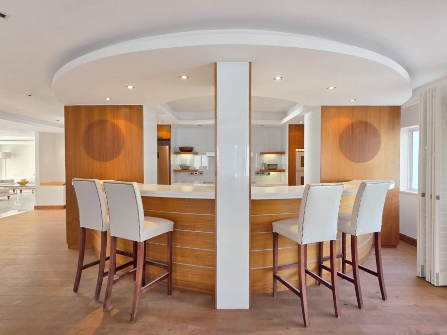 2 Bedroom Property for Sale in Sea Point Western Cape